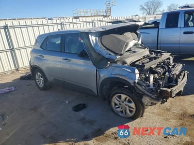 Czwarte zdjęcie samochodu z boku: 2021 HYUNDAI VENUE VIN:KMHRB8A37MU065897 - miniatura