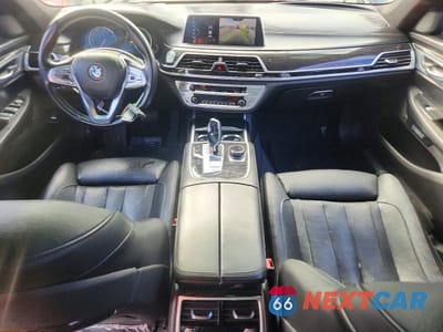 Zdjęcie 8 z 12 samochodu: 2017 BMW 740 I VIN:WBA7E2C33HG741003 - miniatura