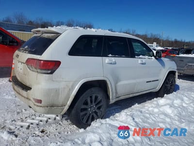 Trzecie zdjęcie samochodu z tyłu: 2021 JEEP GRAND CHEROKEE LAREDO VIN:1C4RJFAG1MC567292 - miniatura