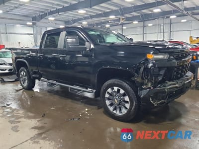 Czwarte zdjęcie samochodu z boku: 2021 CHEVROLET SILVERADO K2500 CUSTOM VIN:1GC4YME77MF167790 - miniatura
