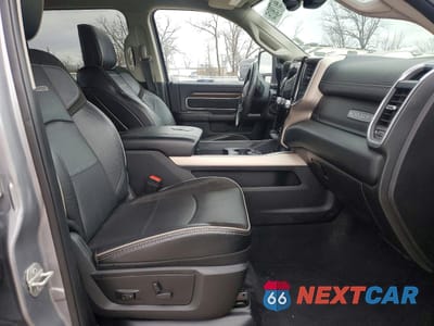 Piąte zdjęcie samochodu w środku: 2024 RAM 3500 LARAMIE VIN:3C63RRJL6RG206486 - miniatura
