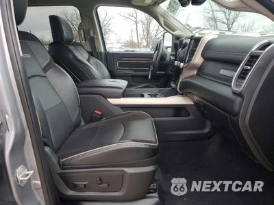 Piąte zdjęcie samochodu w środku: 2024 RAM 3500 LARAMIE VIN:3C63RRJL6RG206486 - miniatura