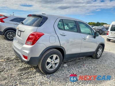 Trzecie zdjęcie samochodu z tyłu: 2019 CHEVROLET TRAX LS VIN:3GNCJKSB6KL207347 - miniatura