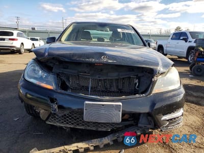 Piąte zdjęcie samochodu w środku: 2014 MERCEDES-BENZ C 300 4MATIC VIN:WDDGF8AB1ER302787 - miniatura