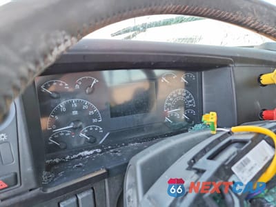 Zdjęcie 8 z 10 samochodu: 2024 VOLVO VNR VIN:4V4WC9EH5RN653397 - miniatura