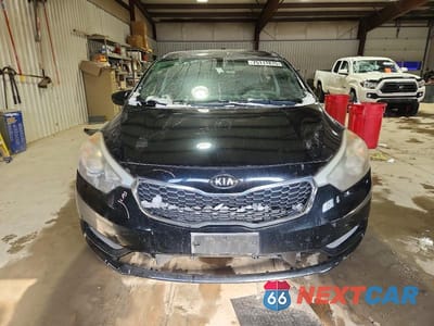 Piąte zdjęcie samochodu w środku: 2015 KIA FORTE LX VIN:KNAFK4A66F5407375 - miniatura