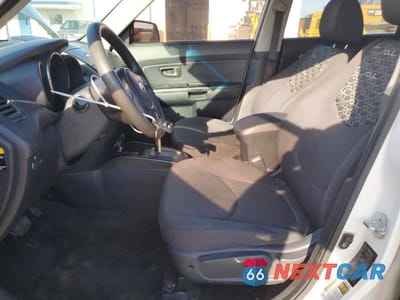 Zdjęcie 7 z 12 samochodu: 2010 KIA SOUL + VIN:KNDJT2A27A7162577 - miniatura