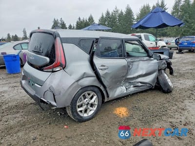 Trzecie zdjęcie samochodu z tyłu: 2025 KIA SOUL LX VIN:KNDJ23AU7S7965689 - miniatura