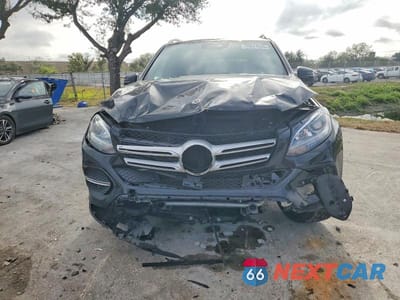 Piąte zdjęcie samochodu w środku: 2017 MERCEDES-BENZ GLE 350 VIN:4JGDA5JB0HA930414 - miniatura