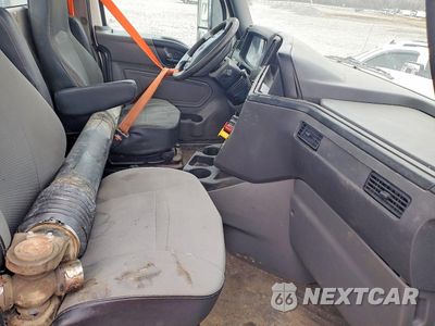 Piąte zdjęcie samochodu w środku: 2018 INTERNATIONAL RH613 - SEMI TRUCK VIN:3HSDWTZR4JN794164 - miniatura