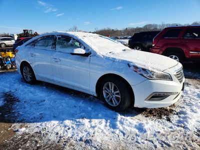 Czwarte zdjęcie samochodu z boku: 2015 HYUNDAI SONATA SE VIN:5NPE24AF1FH128124 - miniatura