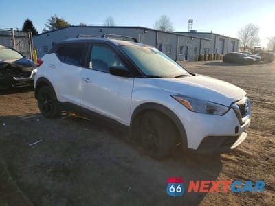 Czwarte zdjęcie samochodu z boku: 2020 NISSAN KICKS SV VIN:3N1CP5CV2LL501169 - miniatura