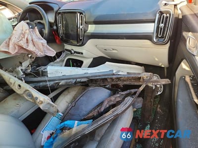 Zdjęcie 8 z 13 samochodu: 2019 VOLVO XC40 T5 MOMENTUM VIN:YV4162UK3K2146780 - miniatura