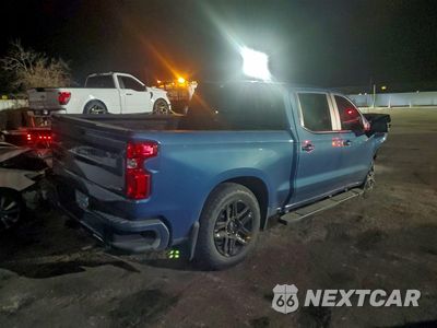 Trzecie zdjęcie samochodu z tyłu: 2024 CHEVROLET SILVERADO VIN:1GCUDEEDXRZ143075 - miniatura