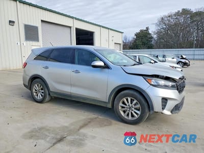 Czwarte zdjęcie samochodu z boku: 2020 KIA SORENTO VIN:5XYPG4A54LG616049 - miniatura