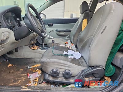 Zdjęcie 7 z 11 samochodu: 2008 HYUNDAI ACCENT VIN:KMHCM36C38U097988 - miniatura