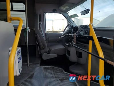 Piąte zdjęcie samochodu w środku: 2015 FORD E-450 SD - WHEELCHAIR SHUTTLE BUS *** PRIOR FLEET *** VIN:1FDFE4FS9FDA02872 - miniatura
