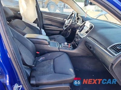 Zdjęcie 7 z 12 samochodu: 2020 CHRYSLER 300 TOURING VIN:2C3CCAAG2LH115760 - miniatura