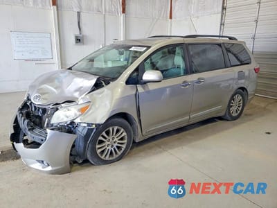 2015 TOYOTA SIENNA XLE 5TDYK3DC7FS605609 - główne zdjęcie licytacji z USA - miniatura