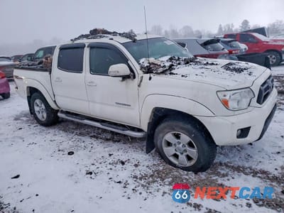 Czwarte zdjęcie samochodu z boku: 2015 TOYOTA TACOMA DOUBLE CAB VIN:3TMLU4EN9FM200362 - miniatura