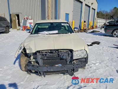 Piąte zdjęcie samochodu w środku: 2008 CHRYSLER 300C VIN:2C3KA63H88H242251 - miniatura