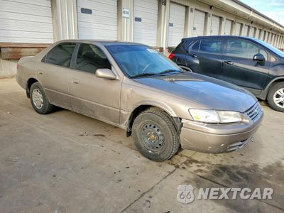 Czwarte zdjęcie samochodu z boku: 1999 TOYOTA CAMRY CE VIN:4T1BG22K1XU900757 - miniatura