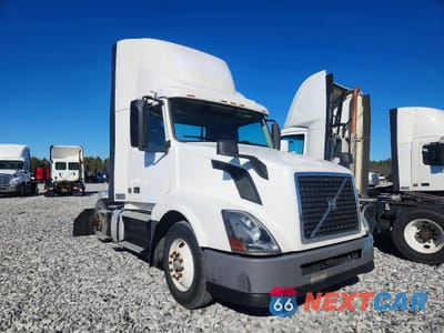 2017 VOLVO VNL SEMI TRUCK 4V4N39TG6HN988091 - główne zdjęcie licytacji z USA - miniatura
