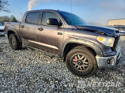 Czwarte zdjęcie samochodu z boku: 2017 TOYOTA TUNDRA SR5 VIN:5TFEW5F15HX219556 - miniatura