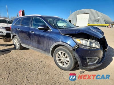 Czwarte zdjęcie samochodu z boku: 2016 KIA SORENTO LX V6 VIN:5XYPG4A58GG103991 - miniatura