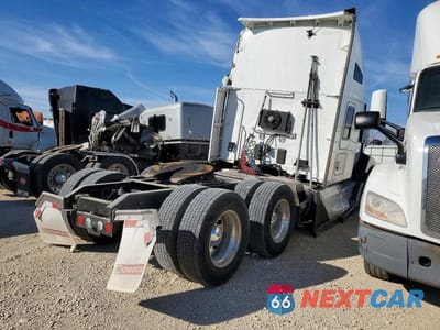 Czwarte zdjęcie samochodu z boku: 2025 KENWORTH T680 SEMI TRUCK VIN:1XKYD49X0SJ142493 - miniatura