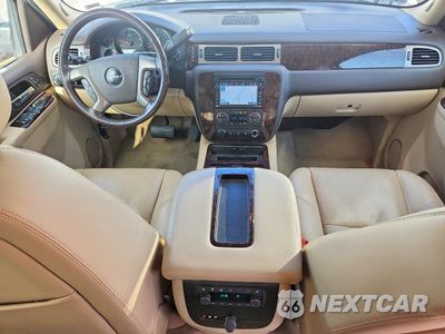 Zdjęcie 8 z 15 samochodu: 2011 GMC YUKON XL DENALI VIN:1GKS2MEF4BR139834 - miniatura
