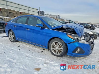 Czwarte zdjęcie samochodu z boku: 2018 HYUNDAI SONATA SPORT VIN:5NPE34AF4JH638070 - miniatura