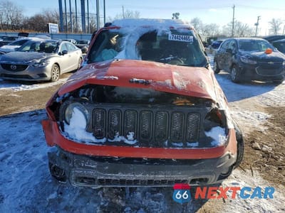 Piąte zdjęcie samochodu w środku: 2018 JEEP RENEGADE SPORT VIN:ZACCJBAB4JPJ07230 - miniatura