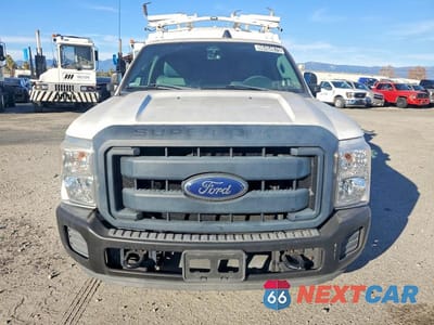 Piąte zdjęcie samochodu w środku: 2013 FORD F350 UTILITY / SERVICE TRUCK VIN:1FDRF3A6XDEB92462 - miniatura