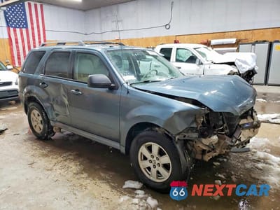 Czwarte zdjęcie samochodu z boku: 2010 MERCURY MARINER VIN:4M2CN8B73AKJ27655 - miniatura