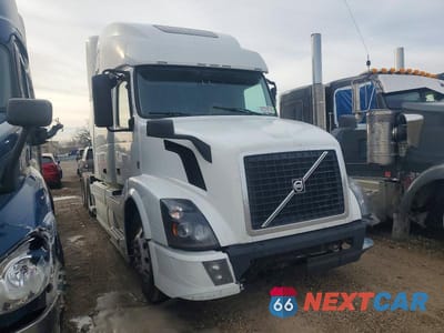 2016 VOLVO VN VNL 4V4NC9EH2GN962494 - główne zdjęcie licytacji z USA - miniatura