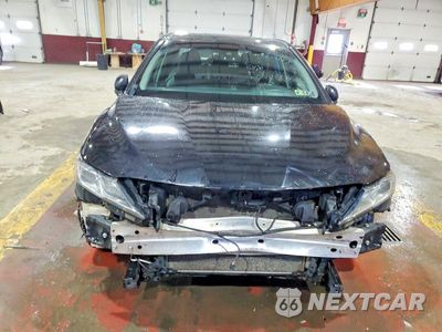 Piąte zdjęcie samochodu w środku: 2018 TOYOTA CAMRY L VIN:4T1B11HK1JU062983 - miniatura