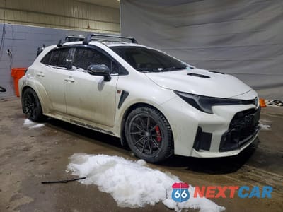 Czwarte zdjęcie samochodu z boku: 2024 TOYOTA GR COROLLA CORE VIN:JTNABAAE8RA012043 - miniatura