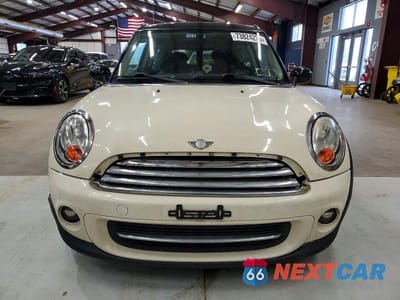 Piąte zdjęcie samochodu w środku: 2011 MINI COOPER CLUBMAN VIN:WMWZF3C51BT188900 - miniatura