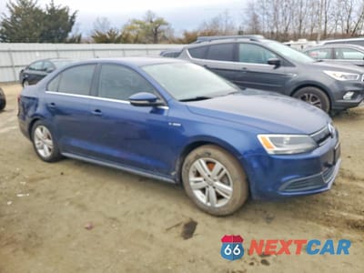 Czwarte zdjęcie samochodu z boku: 2013 VOLKSWAGEN JETTA HYBRID VIN:3VW637AJ5DM239416 - miniatura