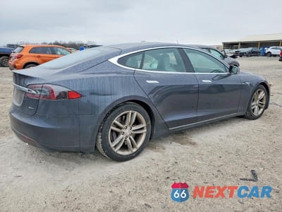 Trzecie zdjęcie samochodu z tyłu: 2016 TESLA MODEL S VIN:5YJSA1E25GF123844 - miniatura