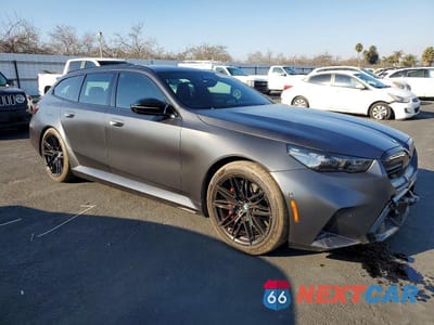 Czwarte zdjęcie samochodu z boku: 2025 BMW M5 TOURING VIN:WBS83GV05SCU45064 - miniatura