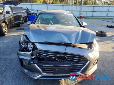 Piąte zdjęcie samochodu w środku: 2019 HYUNDAI SONATA SE VIN:5NPE24AF2KH757188 - miniatura