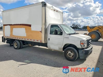 Czwarte zdjęcie samochodu z boku: 2021 FORD E450 BOX TRUCK VIN:1FDXE4FN7MDC00572 - miniatura