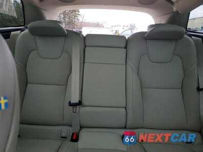 Zdjęcie 10 z 12 samochodu: 2021 VOLVO XC60 VIN:YV4102DL3M1727960 - miniatura