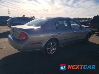 Trzecie zdjęcie samochodu z tyłu: 2001 NISSAN MAXIMA GXE VIN:JN1CA31A71T112820 - miniatura