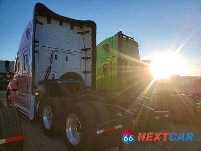 Trzecie zdjęcie samochodu z tyłu: 2024 FREIGHTLINER CASCADIA 126 SEMI TRUCK VIN:3AKJHHDR3RSUL9058 - miniatura