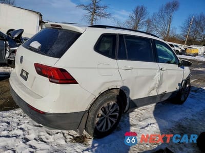 Trzecie zdjęcie samochodu z tyłu: 2019 VOLKSWAGEN TIGUAN S VIN:3VV0B7AX9KM015886 - miniatura