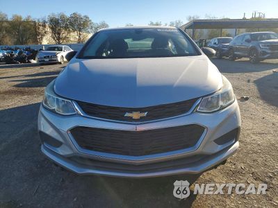 Piąte zdjęcie samochodu w środku: 2017 CHEVROLET CRUZE LS VIN:3G1BC5SM6HS571938 - miniatura