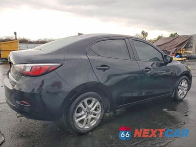Trzecie zdjęcie samochodu z tyłu: 2019 TOYOTA YARIS L VIN:3MYDLBYV0KY524604 - miniatura